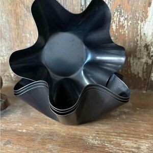 Set of 4 non-stick fluted tortilla shell maker